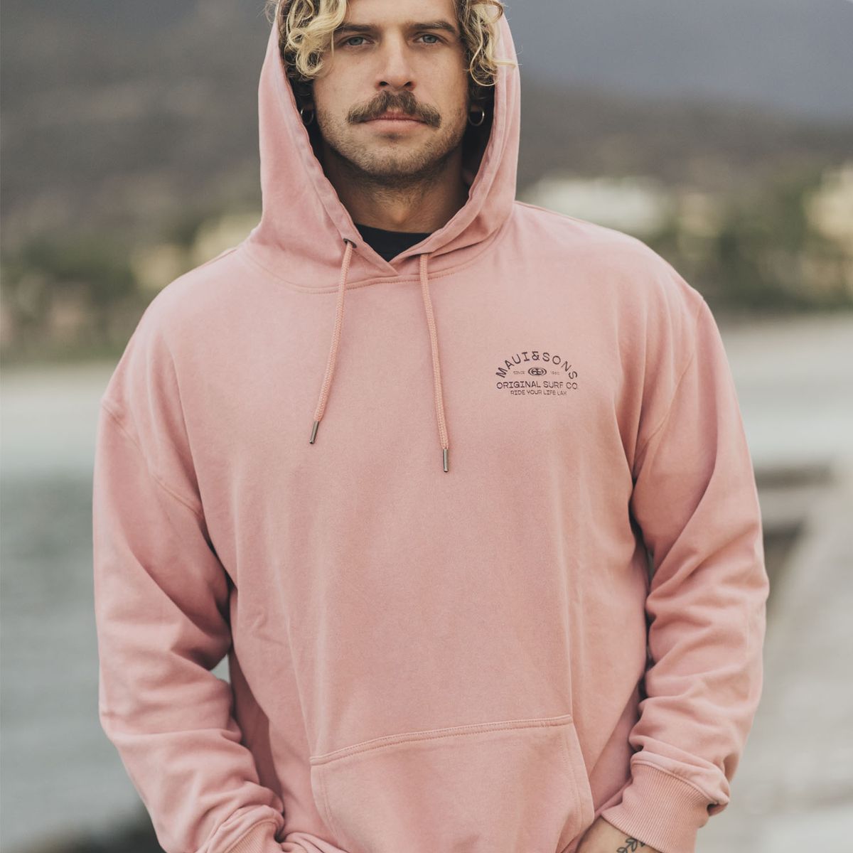 MAUI AND SONS - Poleron Canguro Lunarka Rosado Hombre Maui And Sons