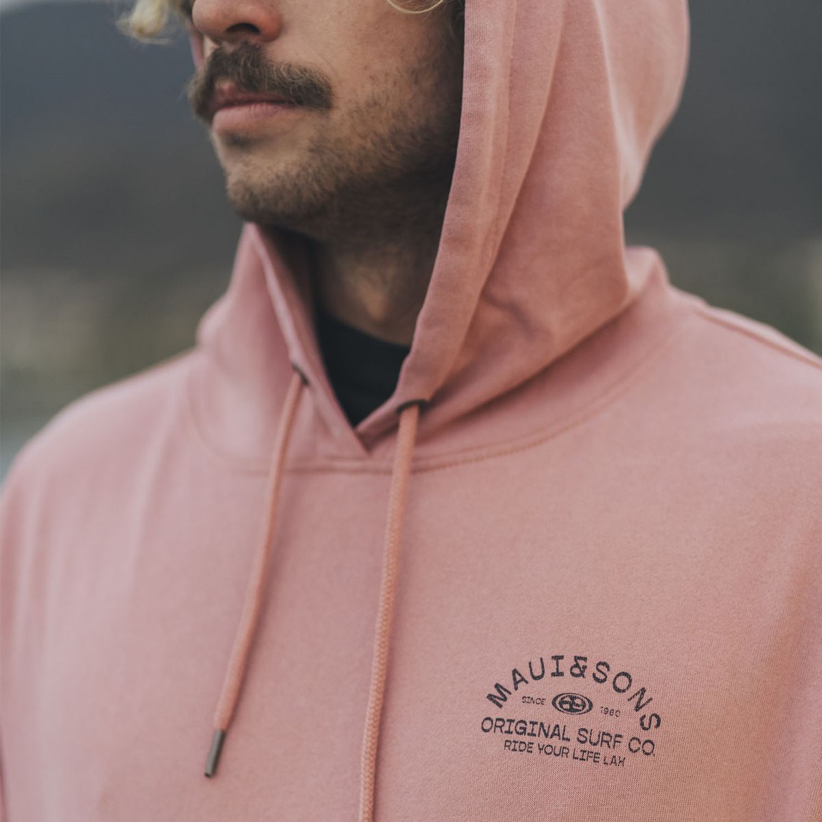 MAUI AND SONS - Poleron Canguro Lunarka Rosado Hombre Maui And Sons