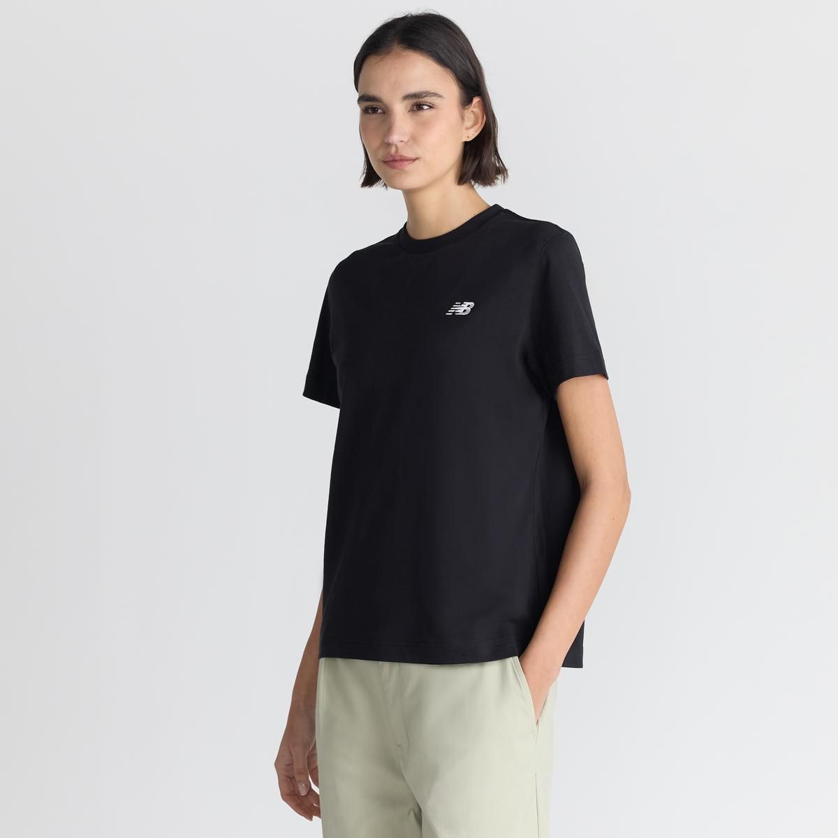 NEW BALANCE - Polera Mujer New Balance Essentials Negra
