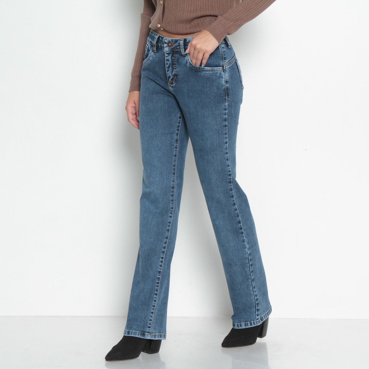 WADOS - JEANS RECTO TIRO ALTO PUSH IN PUSH UP PRETINA BASICA 1 BOTON