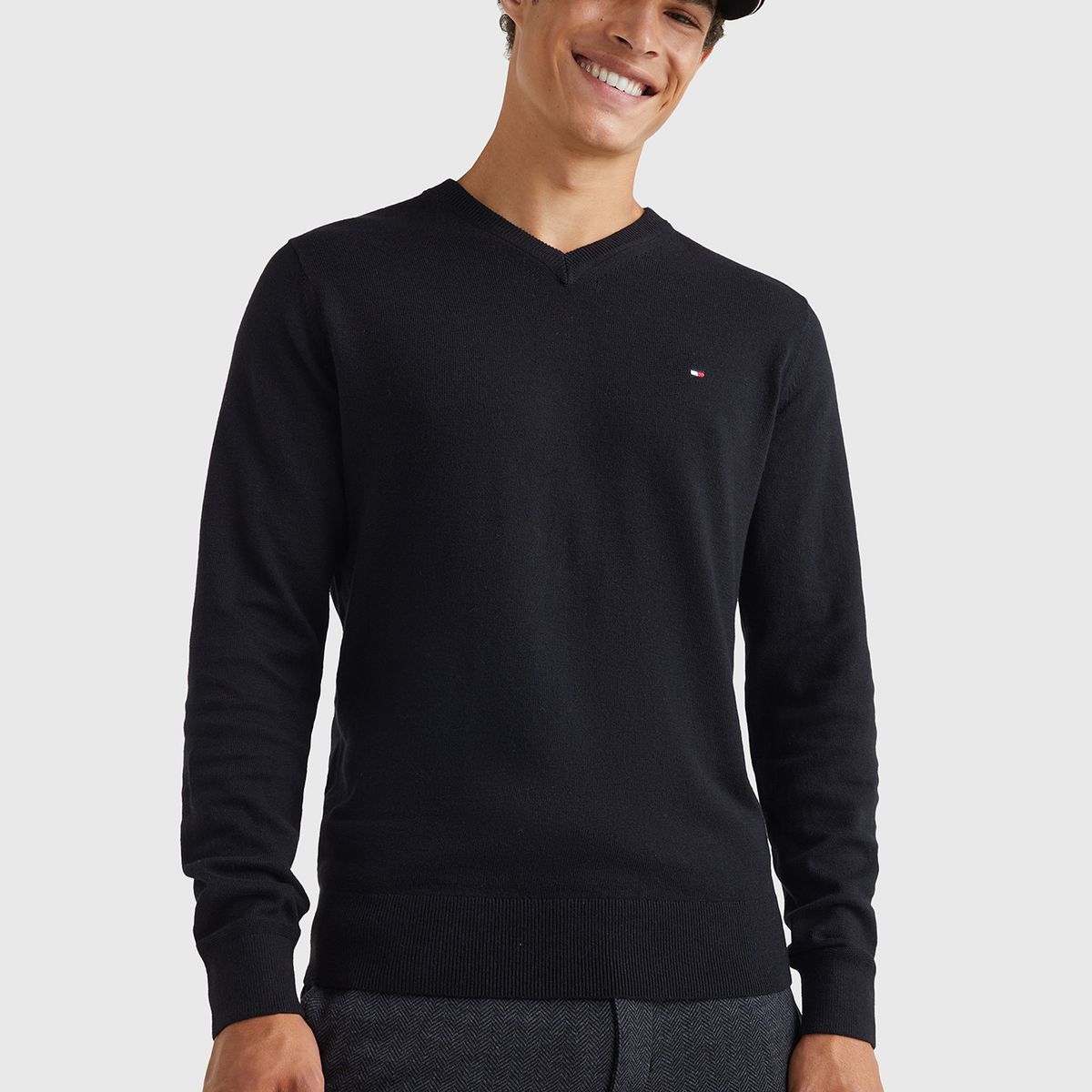 TOMMY HILFIGER - Sweater Básico Signature V-Neck Negro Tommy Hilfiger