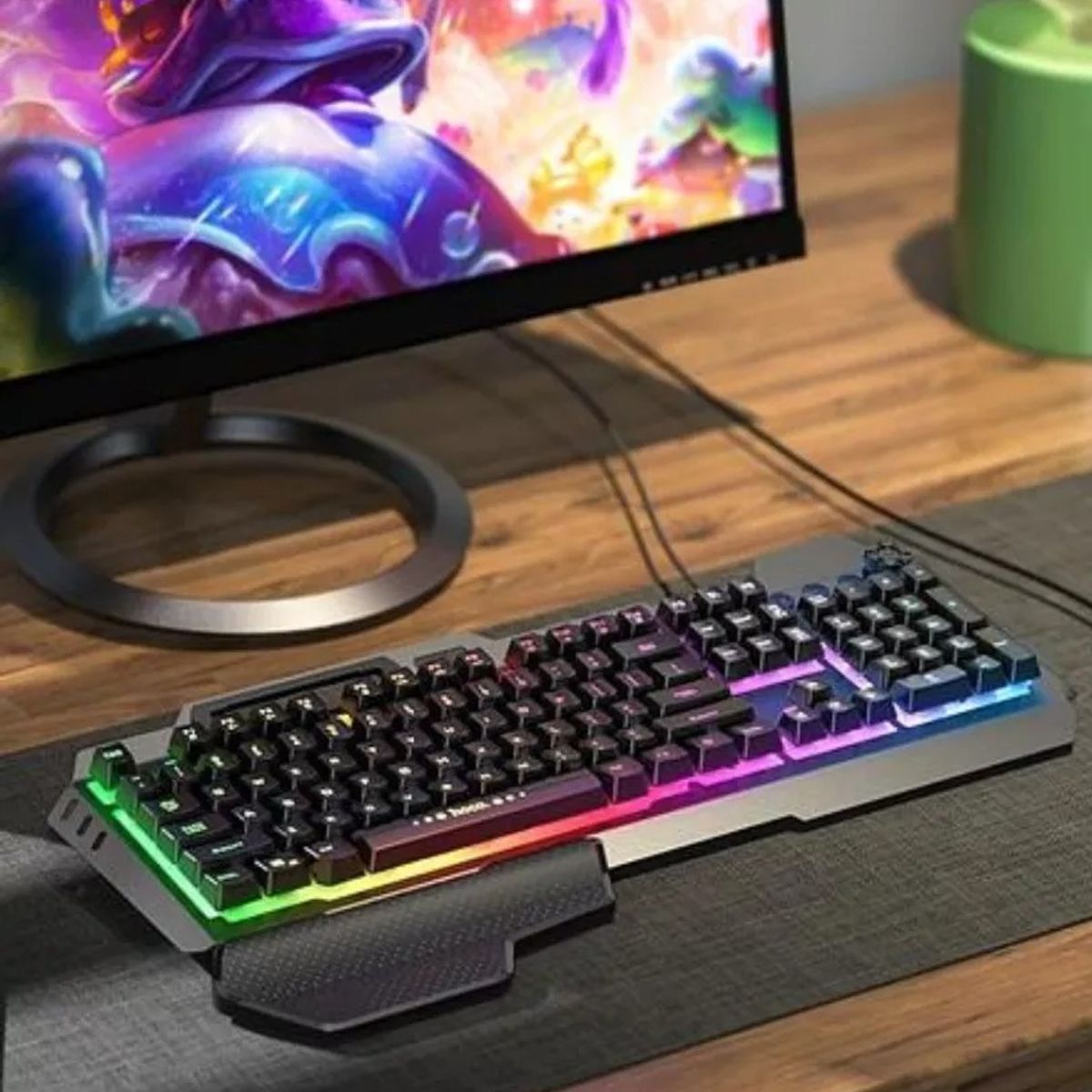 DATACOM - Teclado Gaming Retroiluminado Con Portacelular Y Apoya Muñec