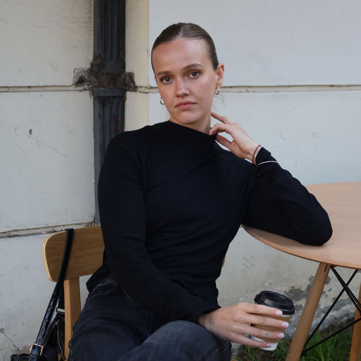 BIJOU - Beatle cuello alto negro de viscosa