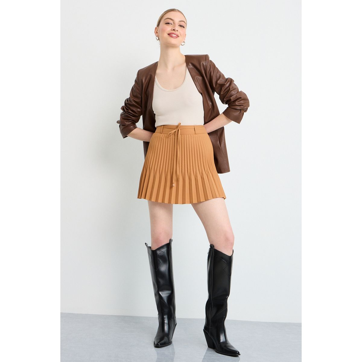 IO - Falda Corta Mujer Café Io