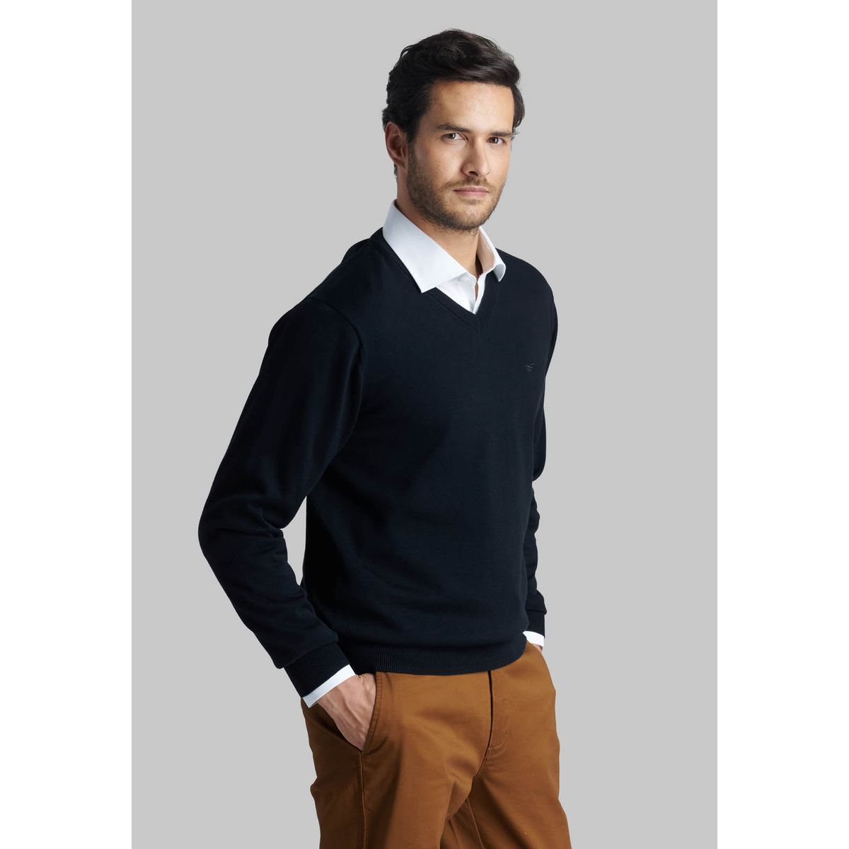 FEROUCH - Sweater V Neck Solido Negro Ferouch