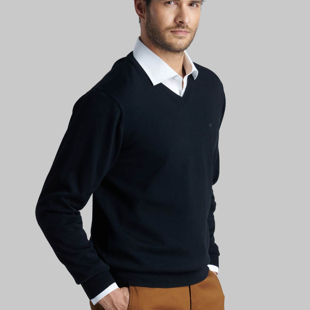 FEROUCH - Sweater V Neck Solido Negro Ferouch