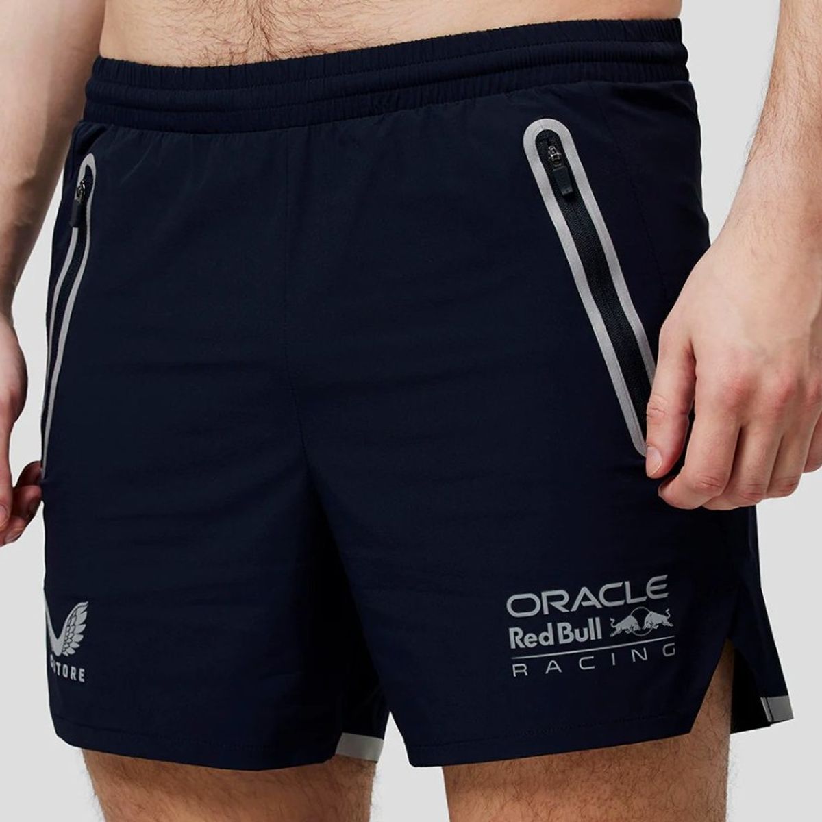 RED BULL - Short Running Oficial CASTORE Oracle Red Bull Racing Dual Band 2025