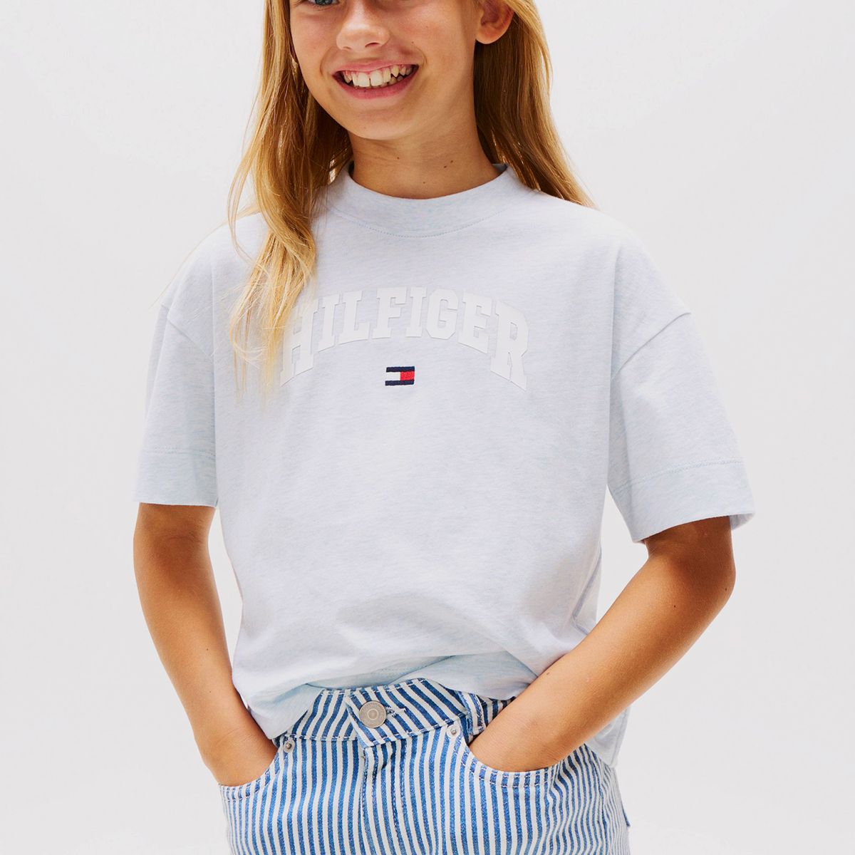 TOMMY HILFIGER - Polera Jaspeada Con Logo Universitario Celeste Tommy Hilfiger
