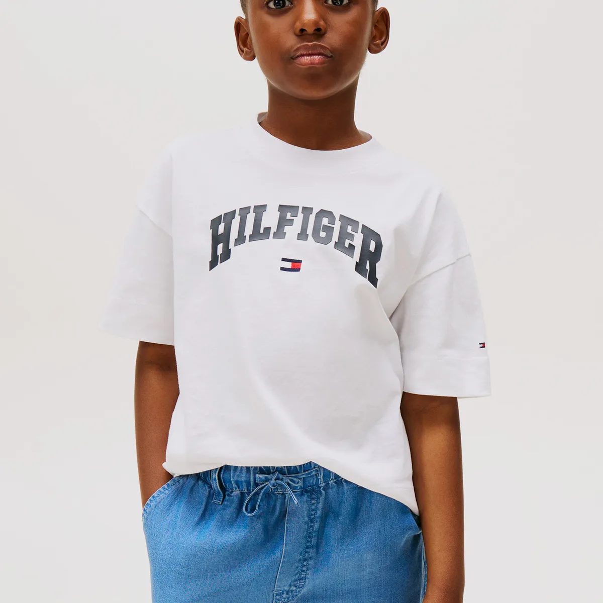 TOMMY HILFIGER - Polera Jaspeada Con Logo Universitario Blanco Tommy Hilfiger