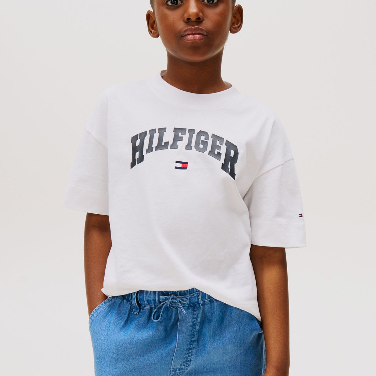 TOMMY HILFIGER - Polera Jaspeada Con Logo Universitario Blanco Tommy Hilfiger