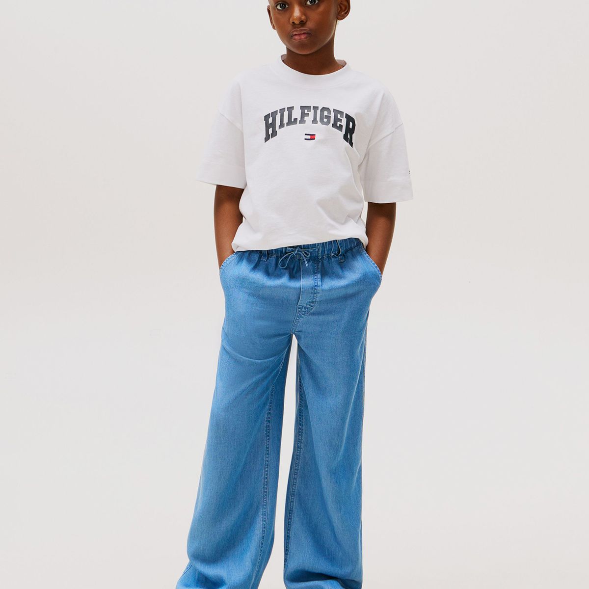TOMMY HILFIGER - Polera Jaspeada Con Logo Universitario Blanco Tommy Hilfiger