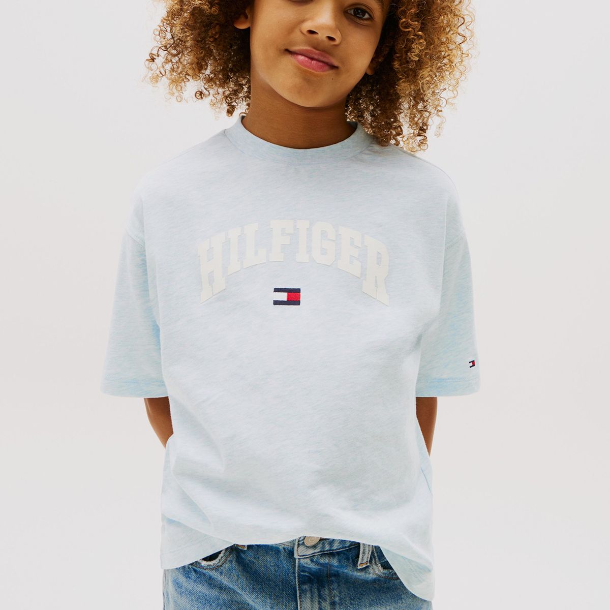 TOMMY HILFIGER - Polera Con Logo Universitario Azul Tommy Hilfiger