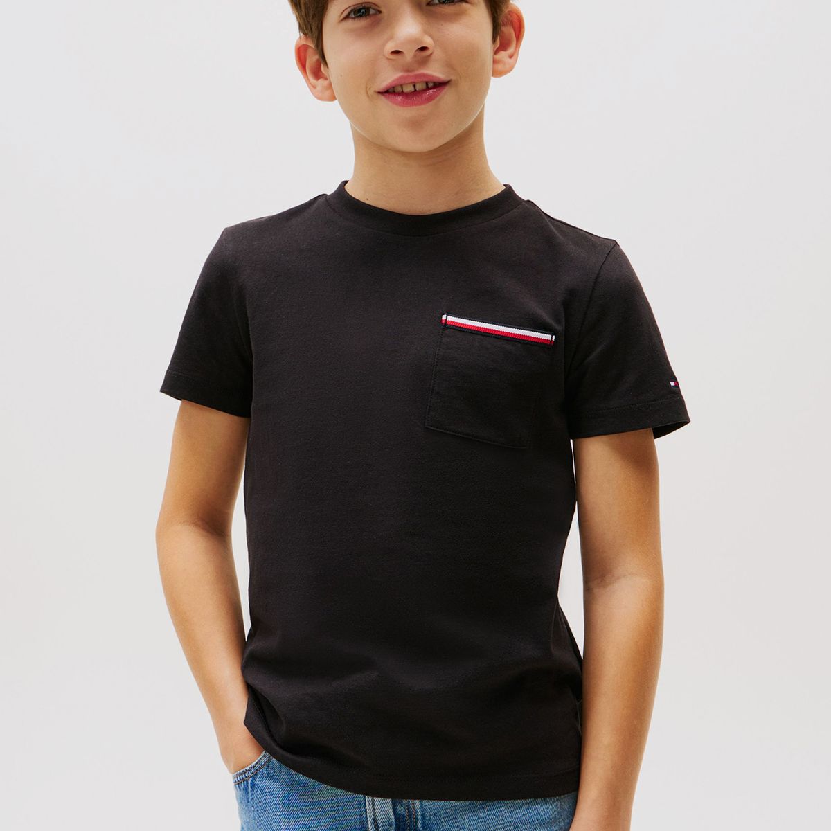 TOMMY HILFIGER - Polera Con Bolsillo Distintivo De Parche Negro Tommy Hilfiger