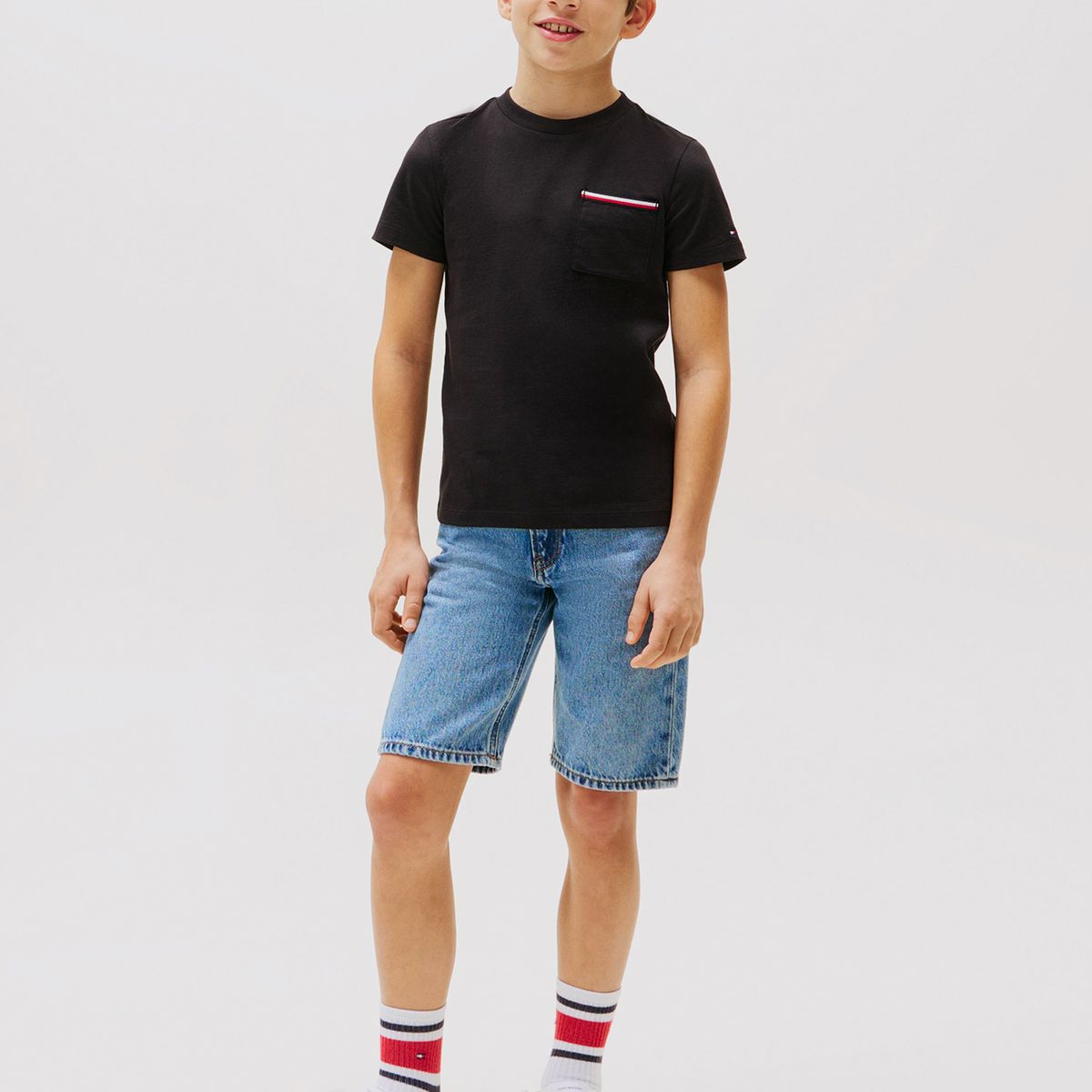 TOMMY HILFIGER - Polera Con Bolsillo Distintivo De Parche Negro Tommy Hilfiger