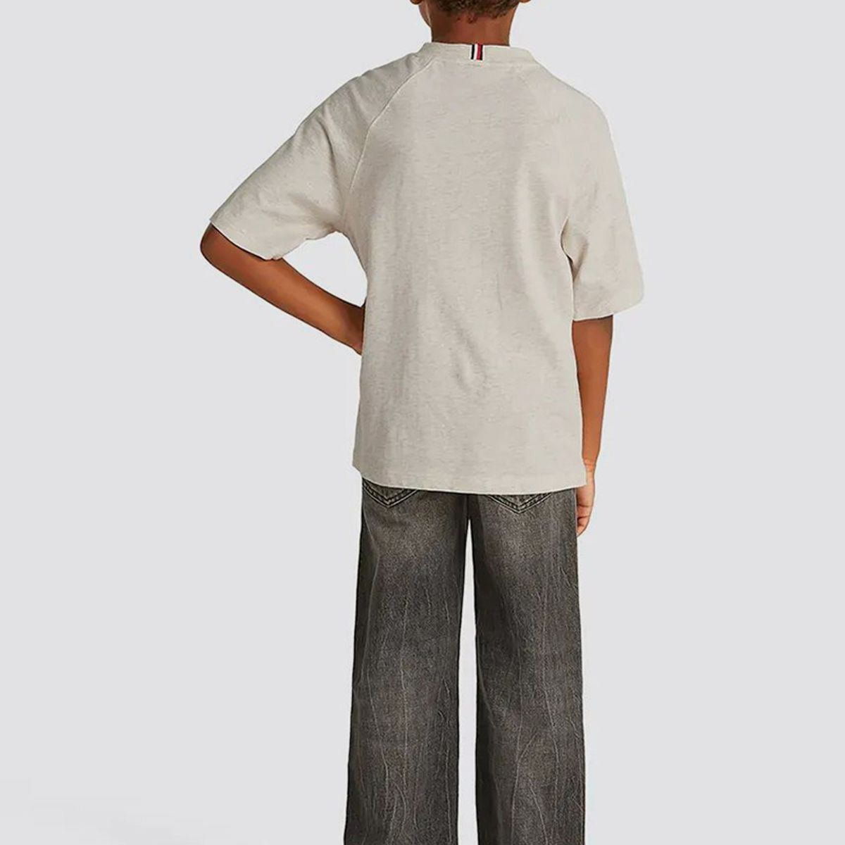 TOMMY HILFIGER - Polera Con Logo Universitario Gris Tommy Hilfiger