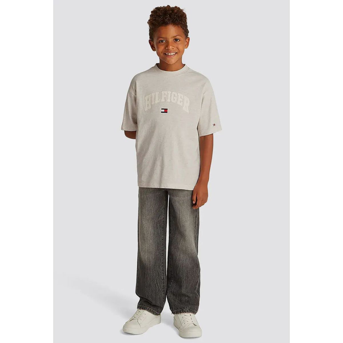 TOMMY HILFIGER - Polera Con Logo Universitario Gris Tommy Hilfiger