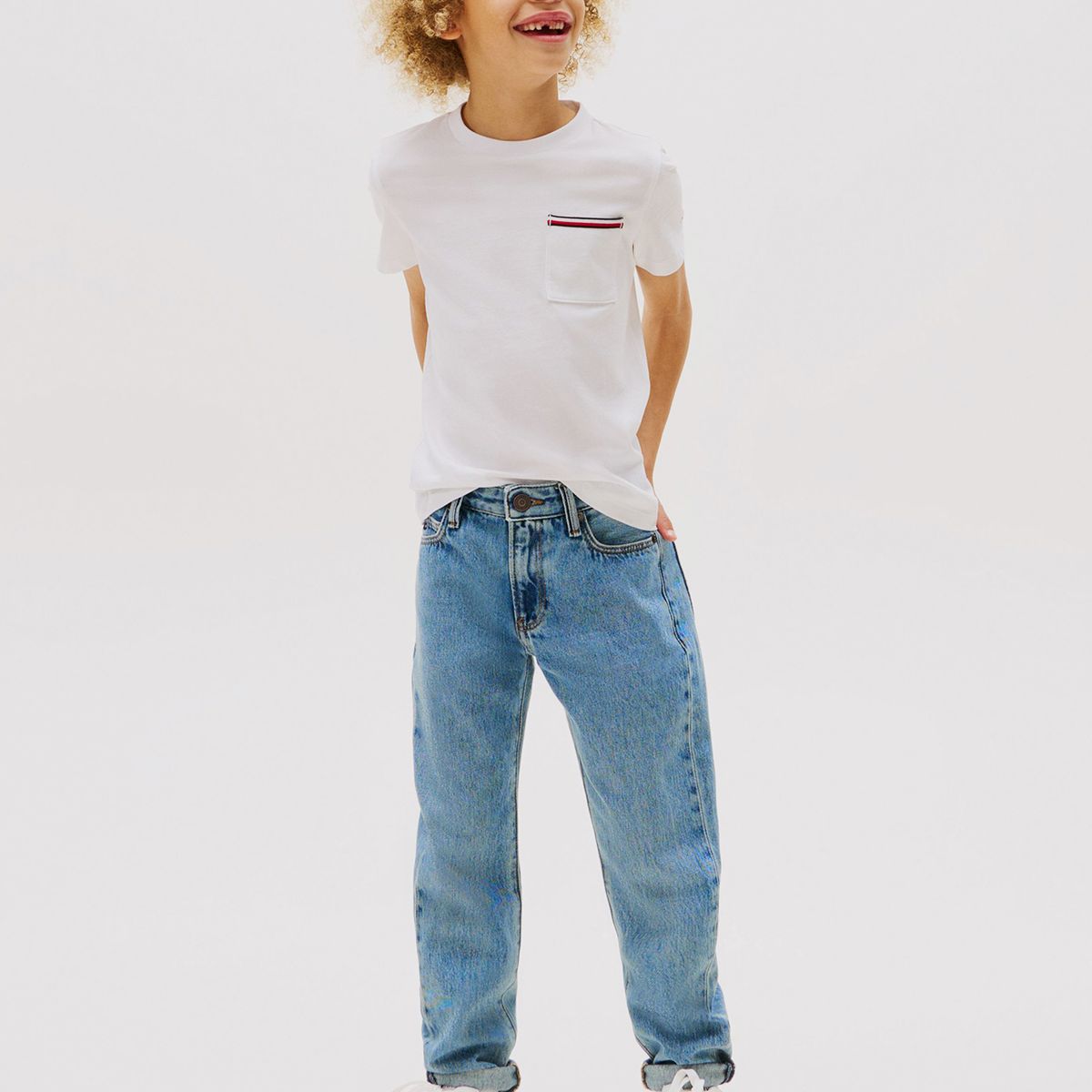 TOMMY HILFIGER - Polera Con Bolsillo Distintivo De Parche Blanco Tommy Hilfiger