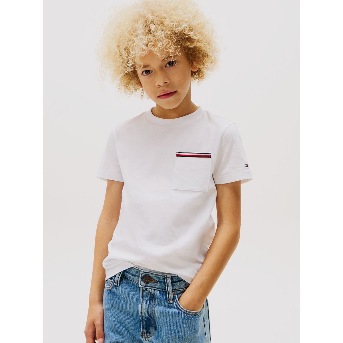 TOMMY HILFIGER - Polera Con Bolsillo Distintivo De Parche Blanco Tommy Hilfiger