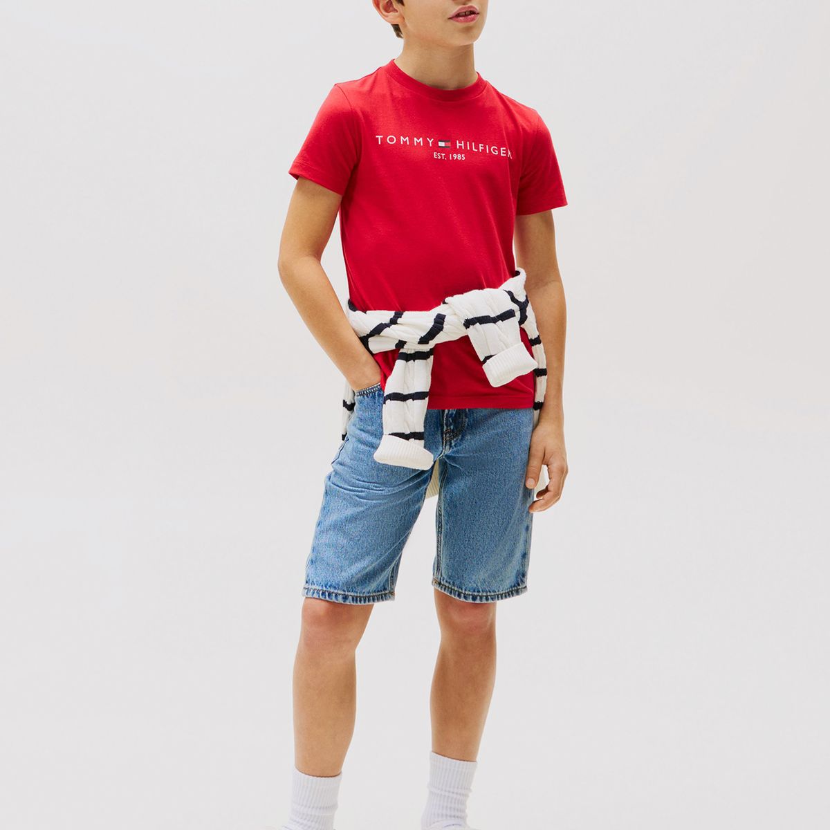 TOMMY HILFIGER - Polera Essential De Cuello Redondo Con Logo Rojo Tommy Hilfiger