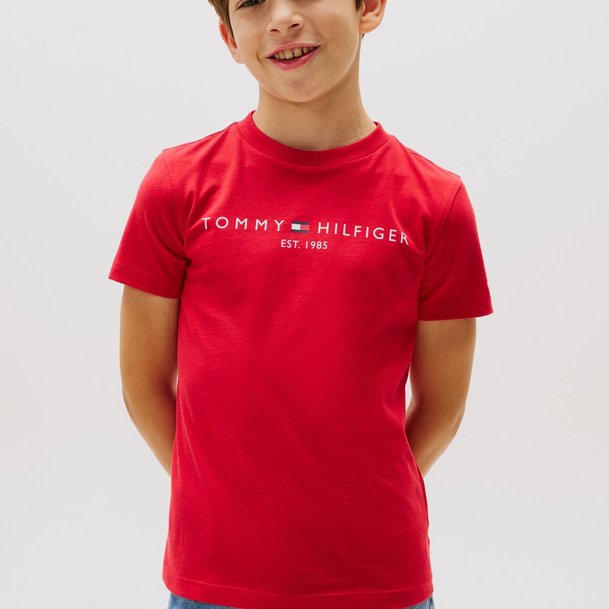 TOMMY HILFIGER - Polera Essential De Cuello Redondo Con Logo Rojo Tommy Hilfiger