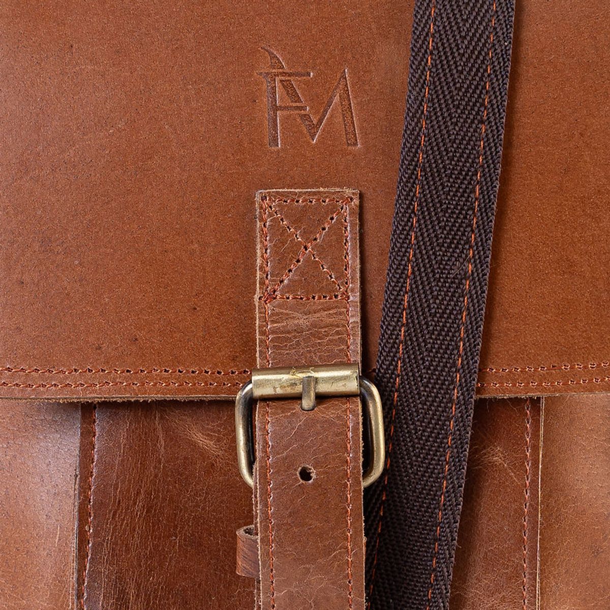 FRANZ MOSSI - Bolso Bandolera de cuero natural color marrón Franz Mossi