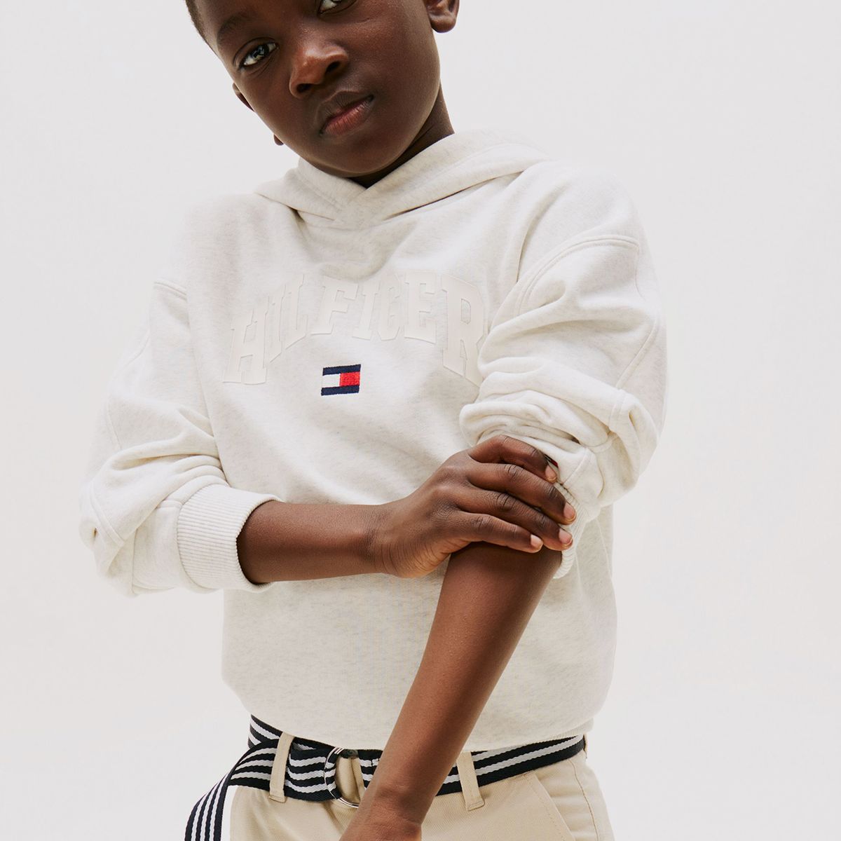 TOMMY HILFIGER - Polerón Con Gorro Y Logo De Estilo Universitario Blanco Tommy Hilfiger