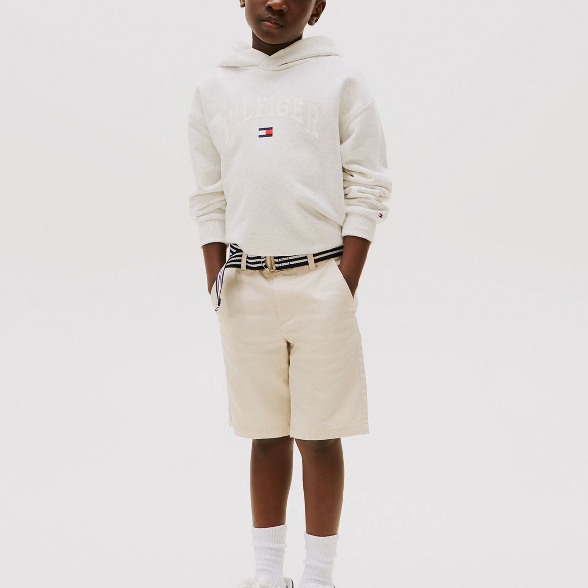 TOMMY HILFIGER - Polerón Con Gorro Y Logo De Estilo Universitario Blanco Tommy Hilfiger