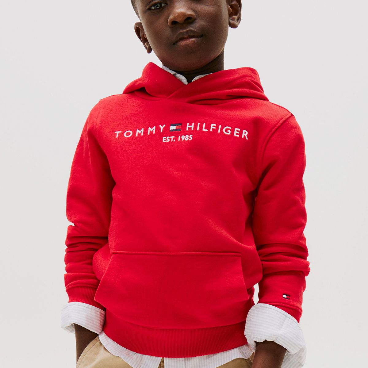 TOMMY HILFIGER - Polerón Con Gorro Y Logo Bordado Essential Rojo Tommy Hilfiger