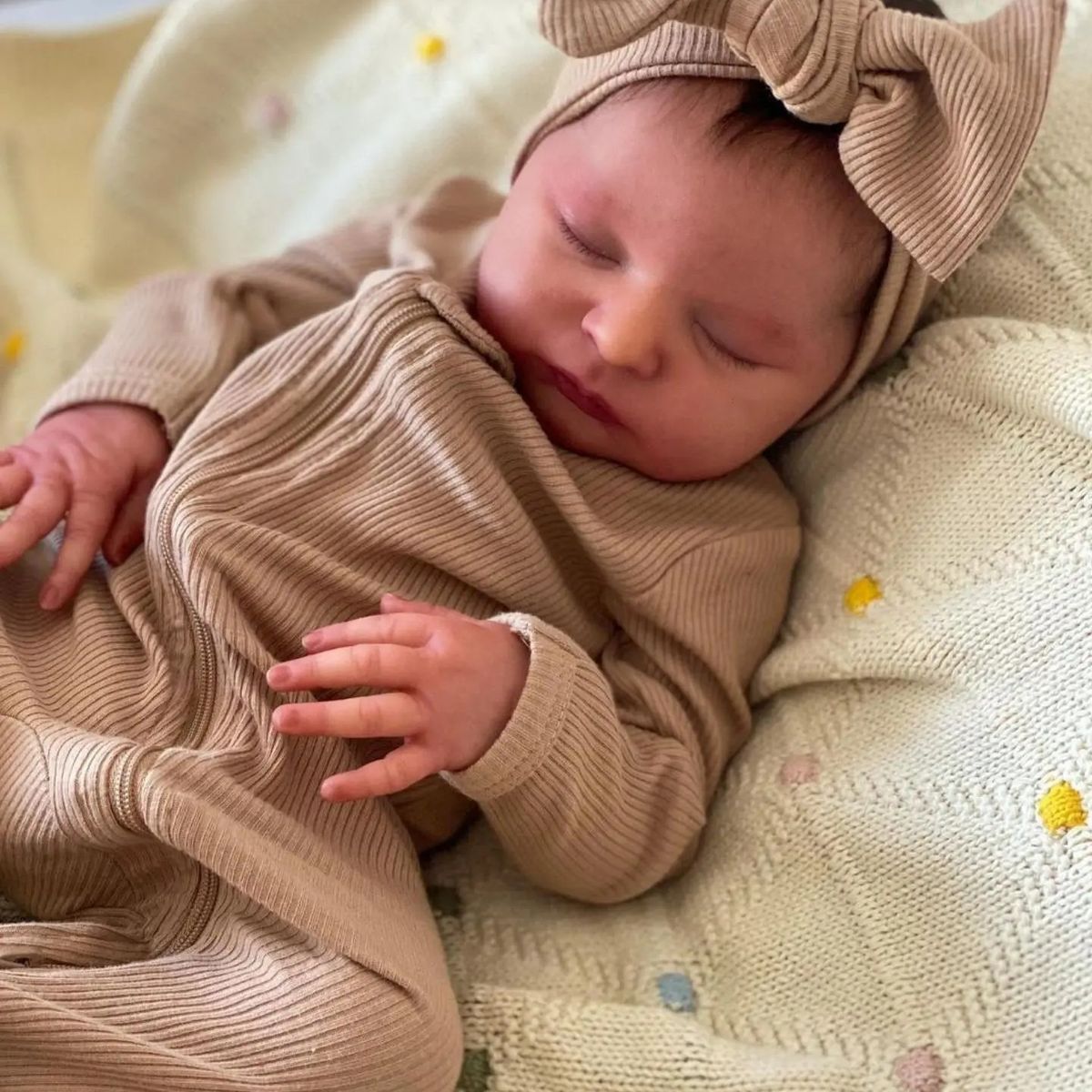 MAMITA Y BEBE - Muñeca  Bebé Reborn 48cm Lazo Marrón Vinilo Silicona