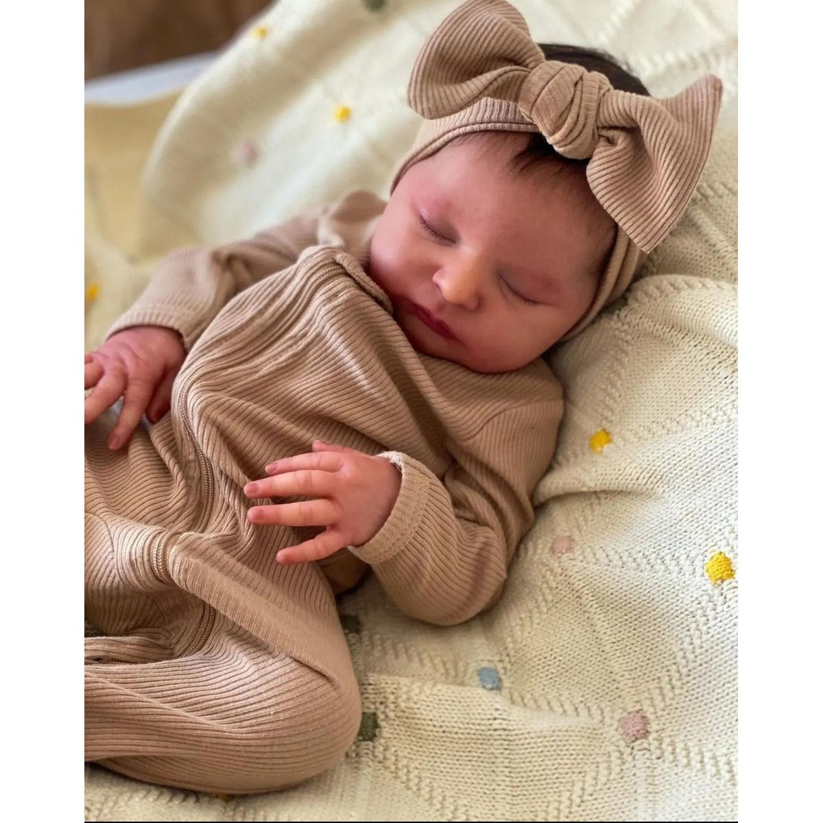 MAMITA Y BEBE - Muñeca  Bebé Reborn 48cm Lazo Marrón Vinilo Silicona