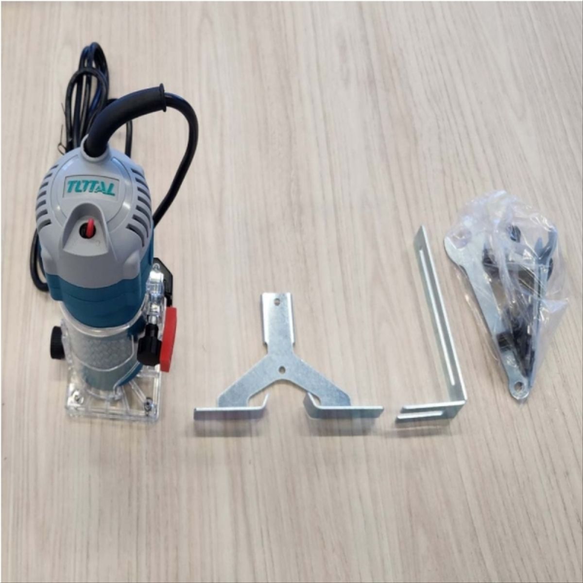 TOTAL - Recortadora enchape 600w 1/4 tlt6001-7