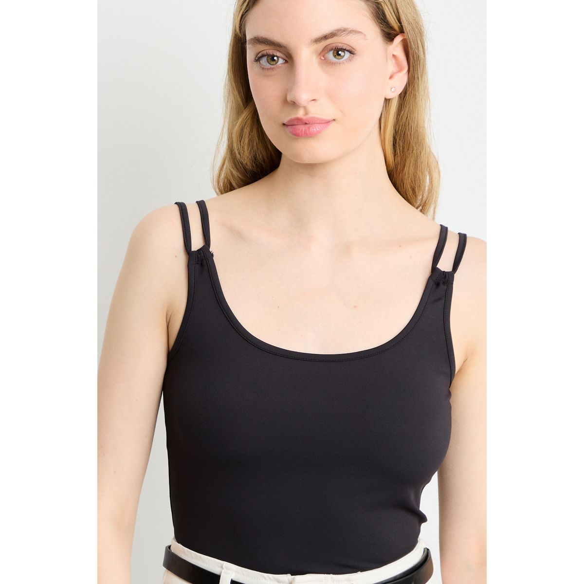 IO - Polera Sin Mangas Mujer Negro Io