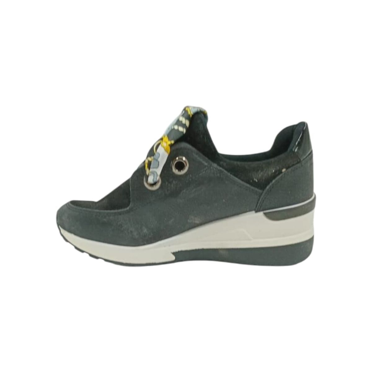 HERIEL - Zapatilla Negra Cuña Mujer