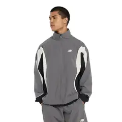 NEW BALANCE - Chaqueta Lifestyle Hombre In Game Woven Gris