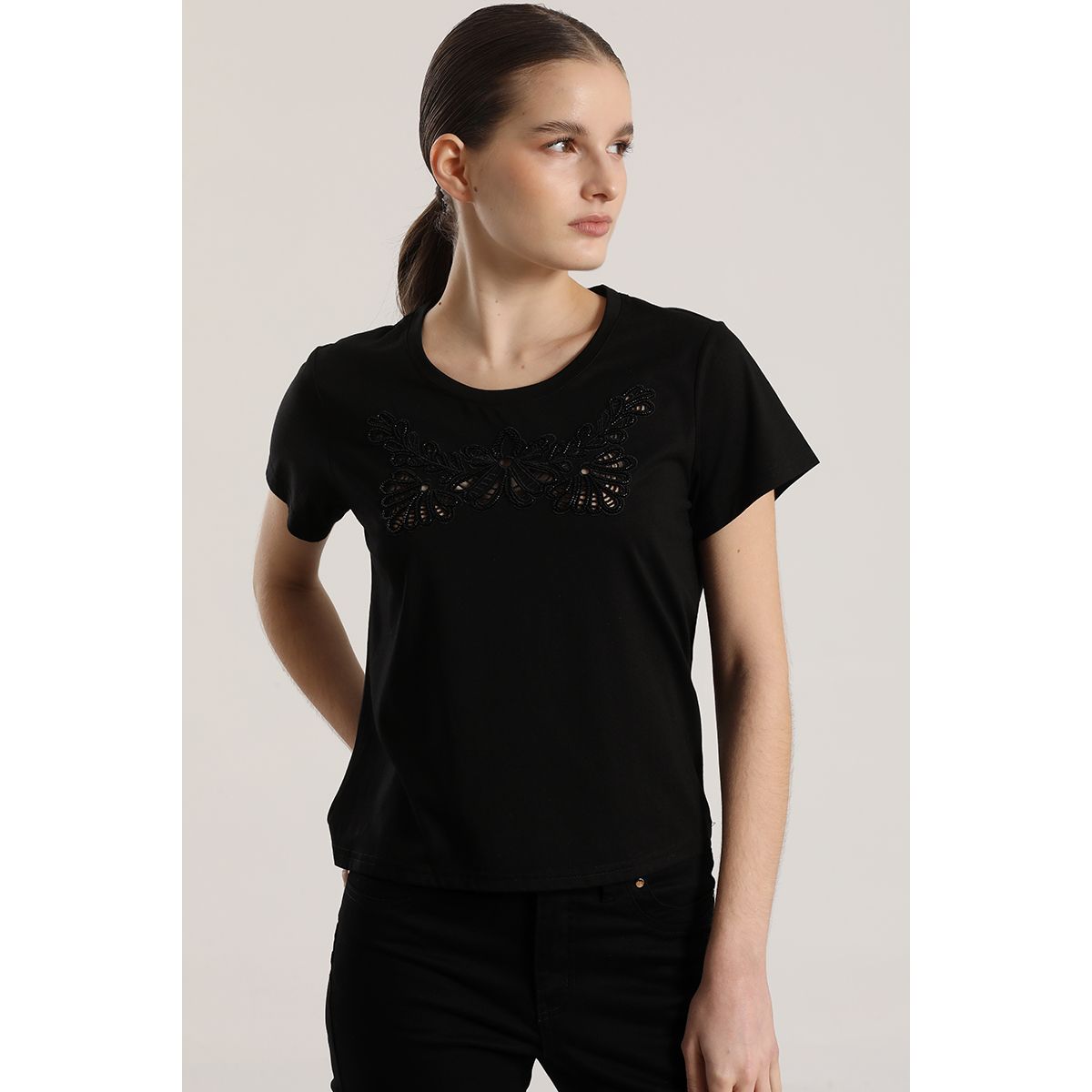 LIOLA - Polera con bordados liola mujer negro
