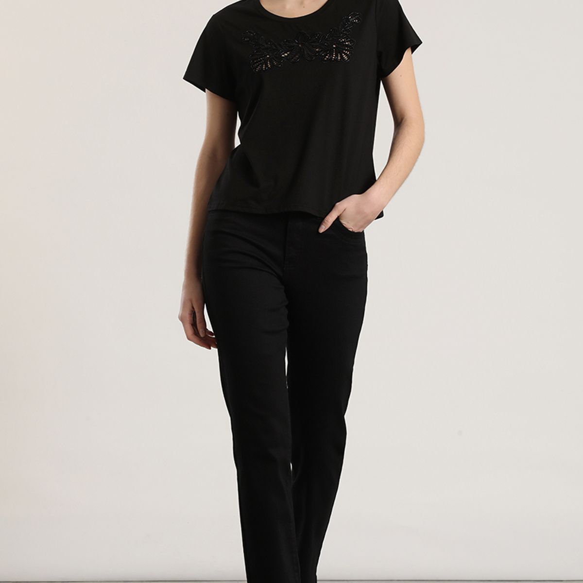 LIOLA - Polera con bordados liola mujer negro