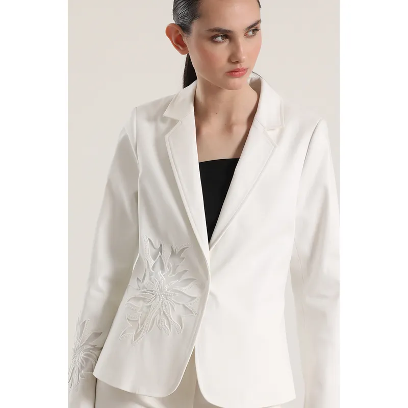 LIOLA - Blazer bordado Liola mujer crudo