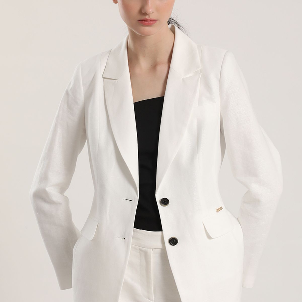 LIOLA - Blazer clásico entallado lino Liola mujer crudo
