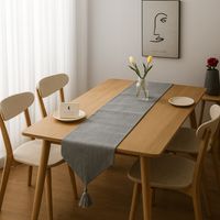 Corredor de mesa gris lino 180x33 cm con borlas
