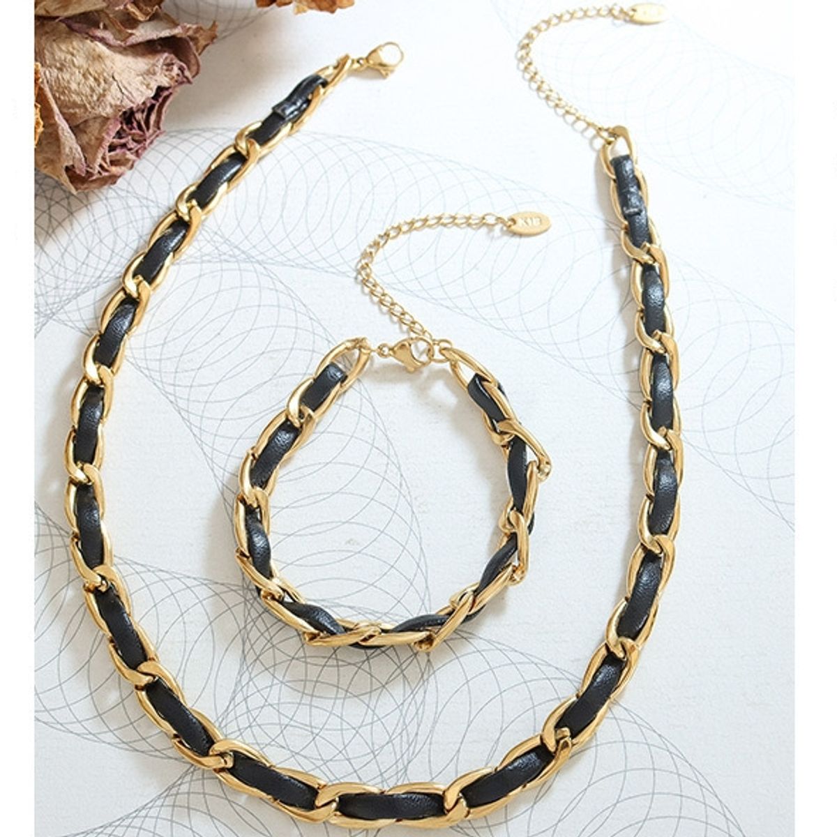 LUX JOYAS - Collar Baño Oro 18k Choker Cadena Cuero Negro