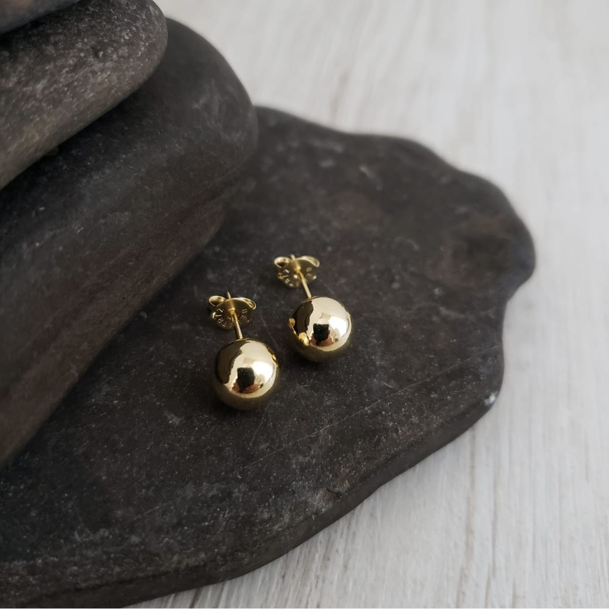 GENERICO - arete topo balin 8mm oro laminado de 18k