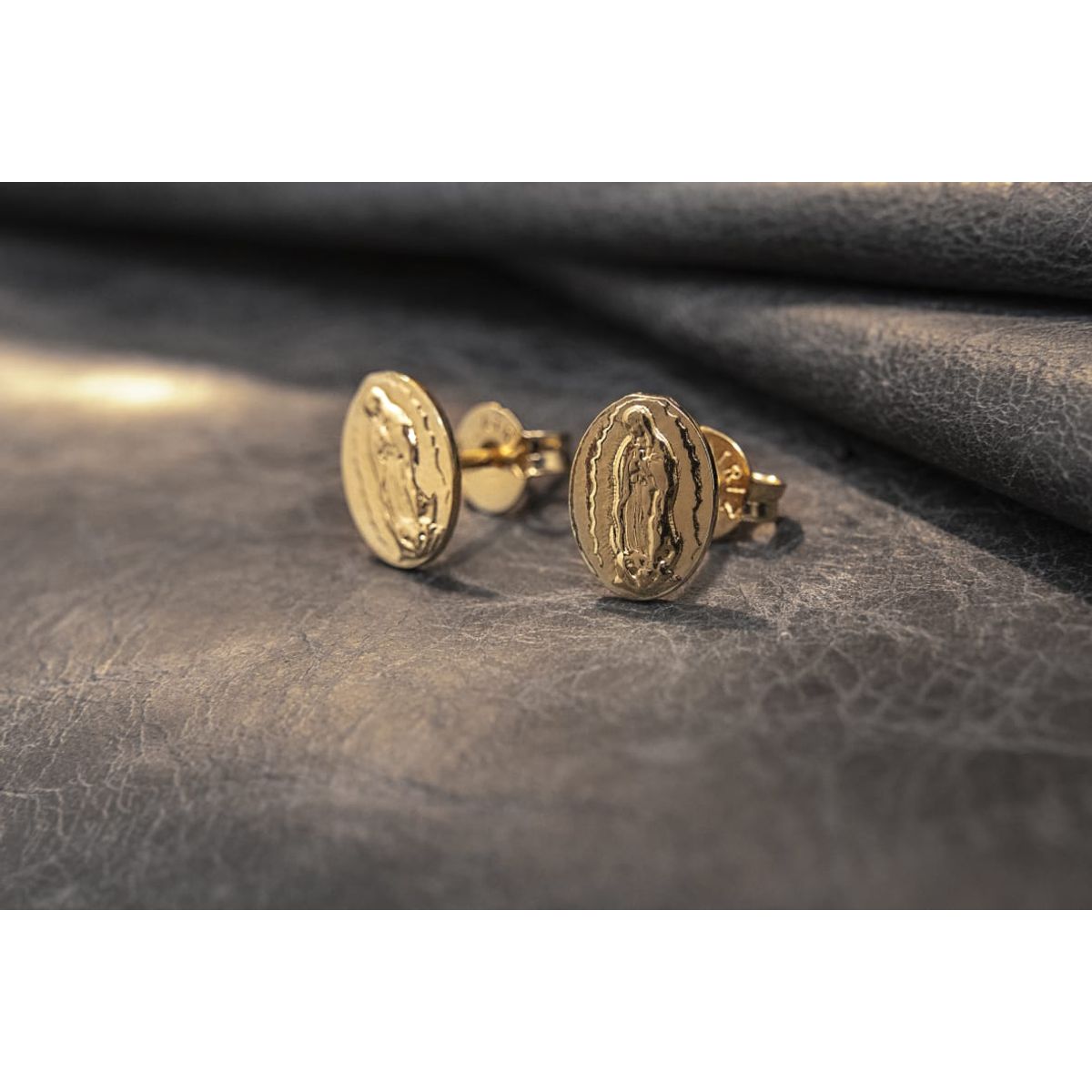 GENERICO - Arete virgen Guadalupe oro laminado 18k