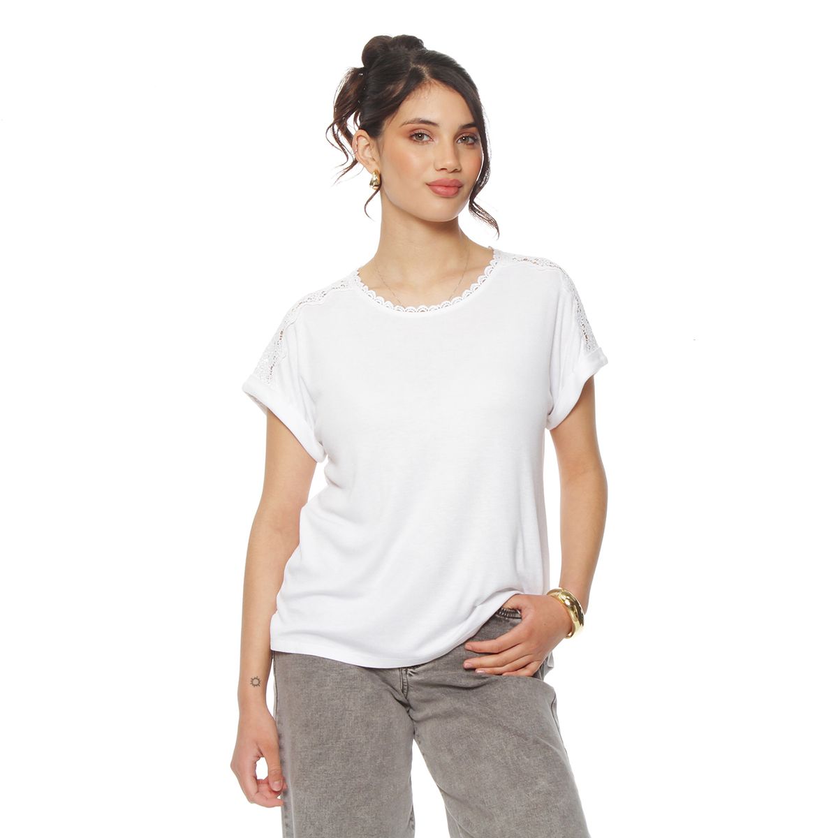 WADOS - POLERA MANGA CORTA ESCOTE V CON APLICACION