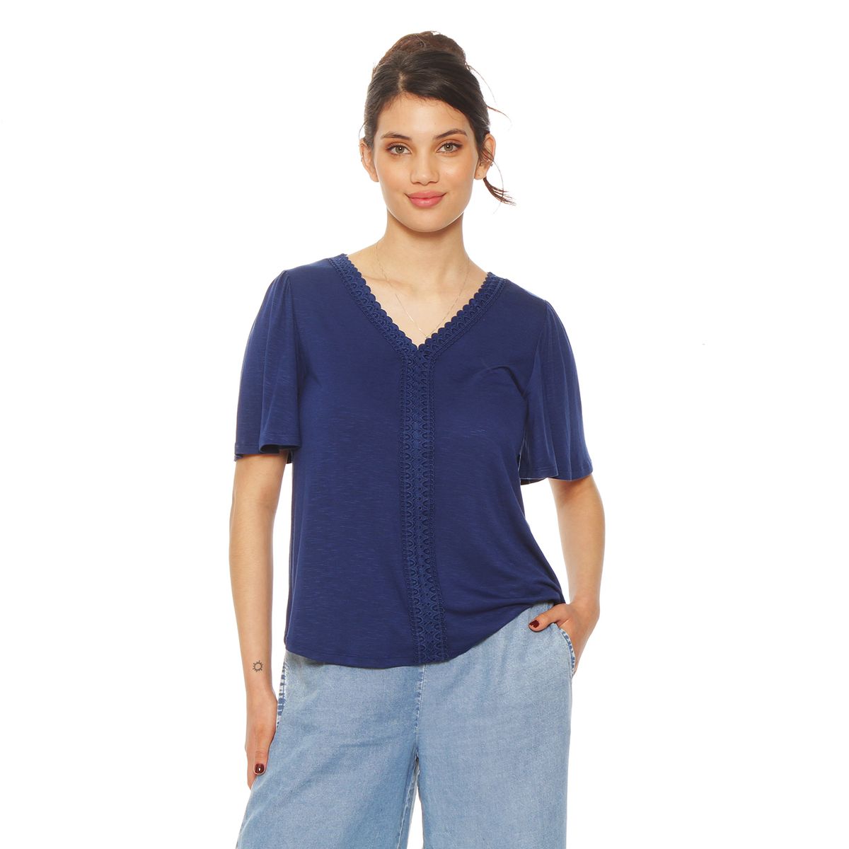 WADOS - POLERA MANGA CORTA SOLIDO ESCOTE V CON APLICACION