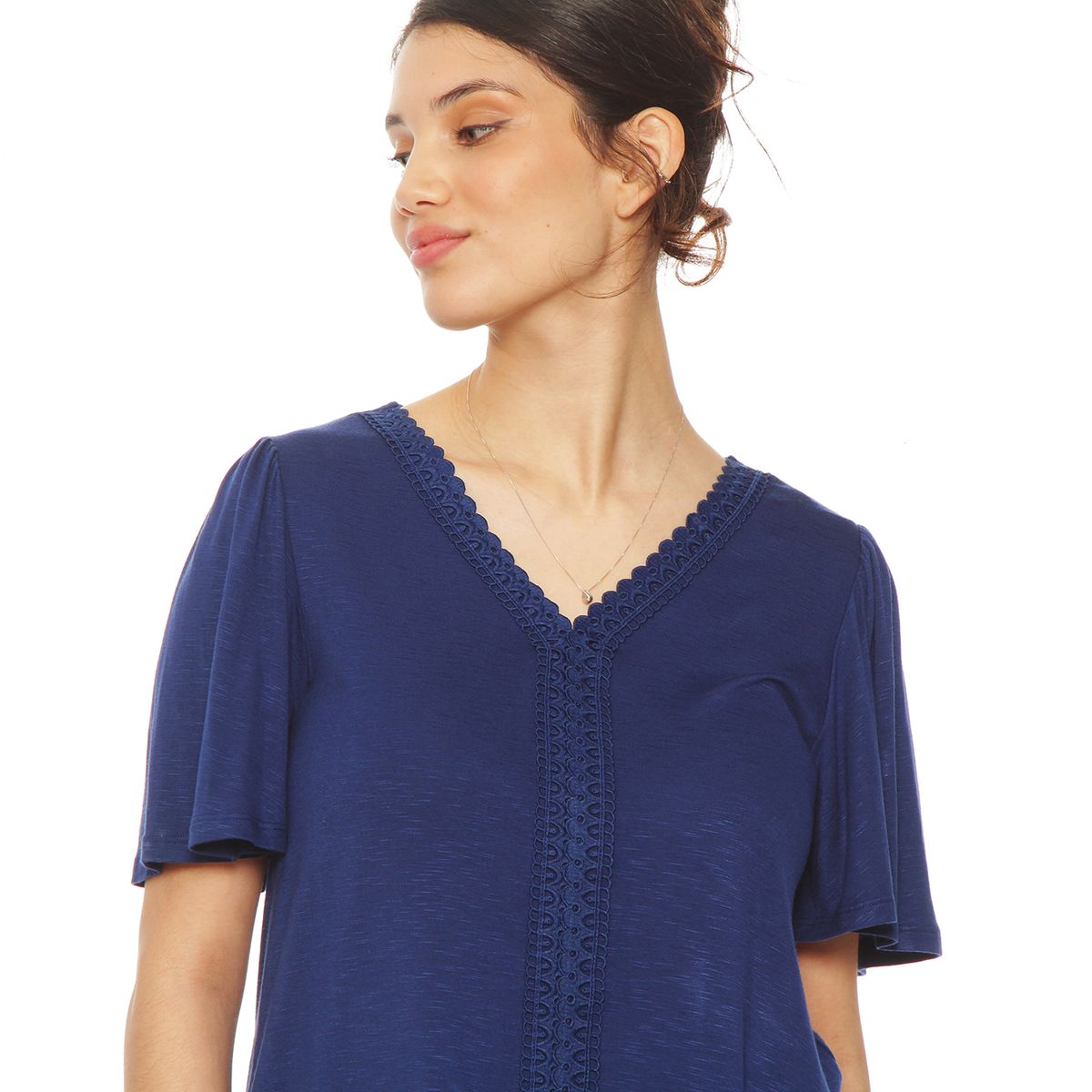 WADOS - POLERA MANGA CORTA SOLIDO ESCOTE V CON APLICACION