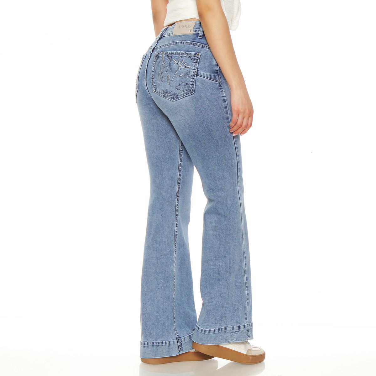 WADOS - JEANS FLARE TIRO ALTO BORDADO  PRETINA BASICA 1 BOTON PUSH UP