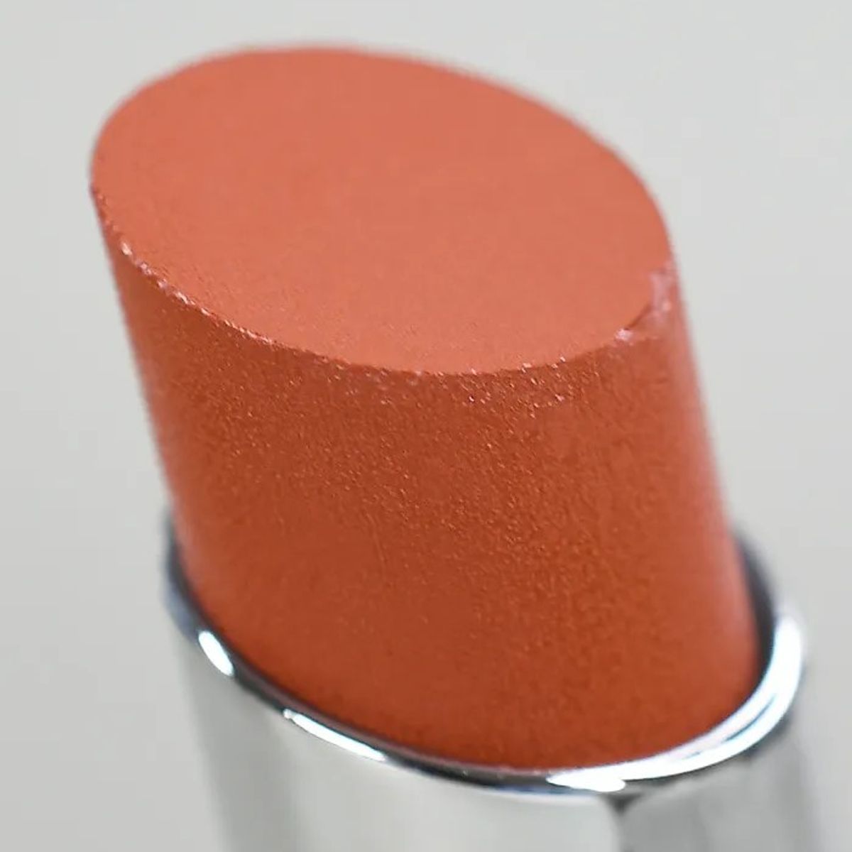 DOLCE BELLA - LABIAL EN BARRA MATTE TONO BRAVE DOLCE BELLA