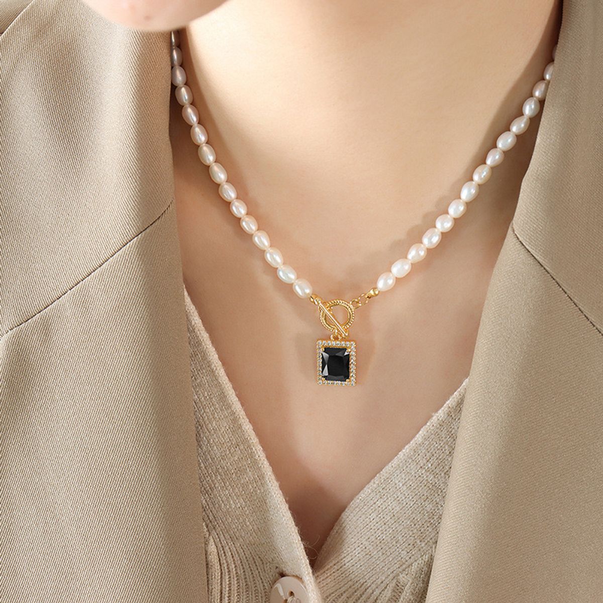 LUX JOYAS - Collar Baño Oro 18k Perlas de Agua Dulce Timón Ónix
