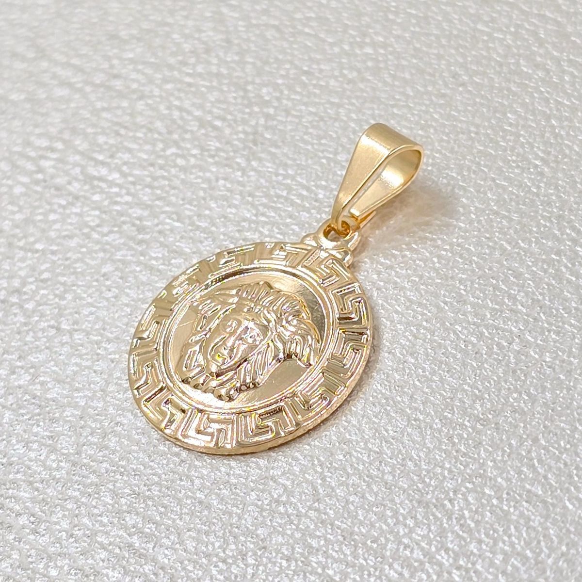 GENERICO - Colgante Medalla Medusa Oro Laminado 18k