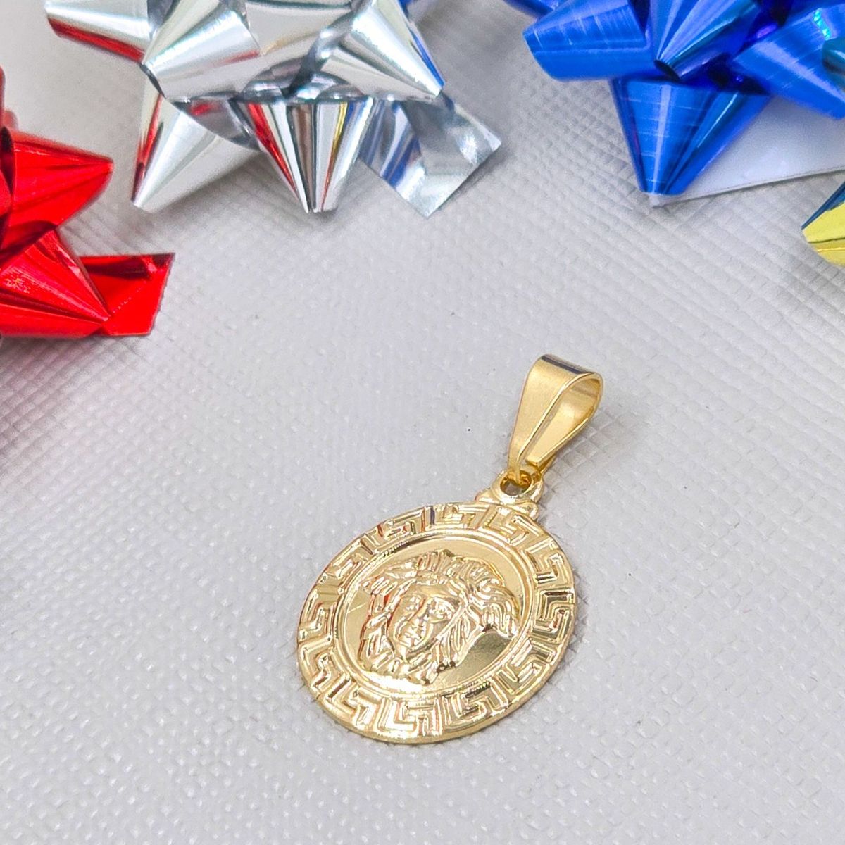 GENERICO - Colgante Medalla Medusa Oro Laminado 18k